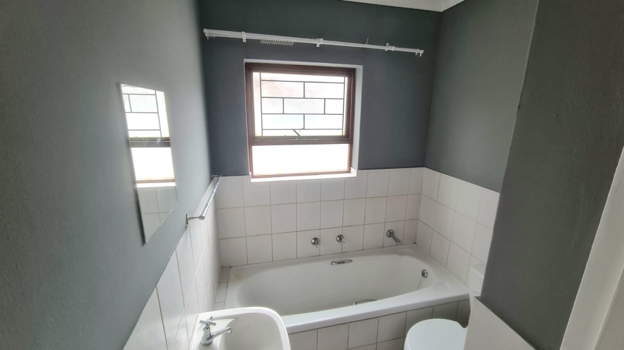 To Let 2 Bedroom Property for Rent in Brackenfell Central Western Cape